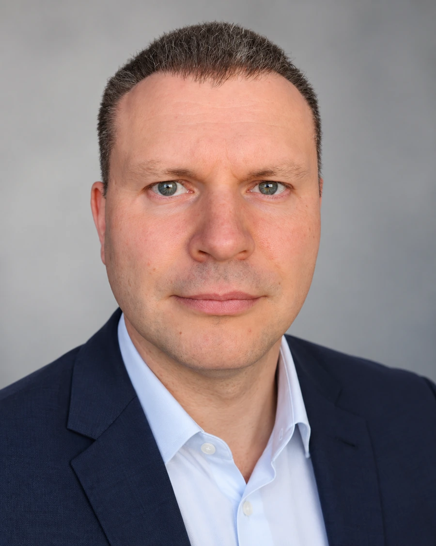Максим Волков